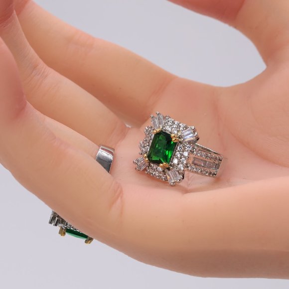 Emerald cut green stone with CZ. - Picture 2 of 6